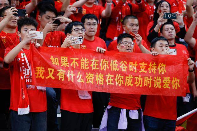 詹姆斯费城新壁画现身，揭幕战票价创纪录